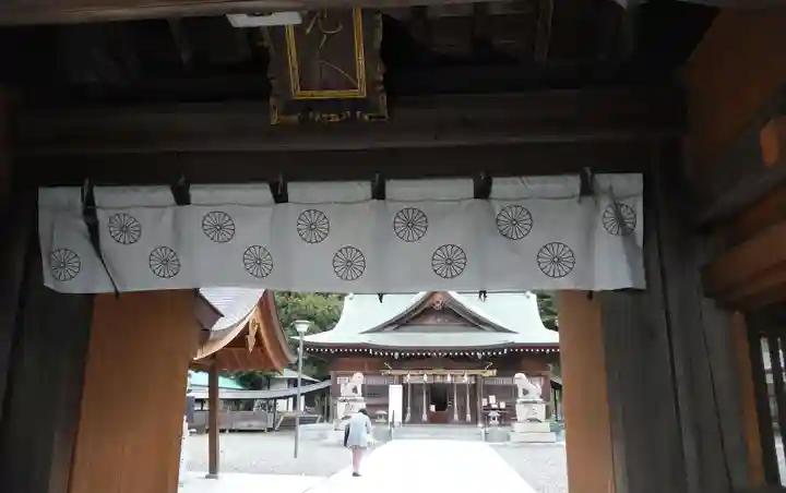 岡田神社の山門・神門