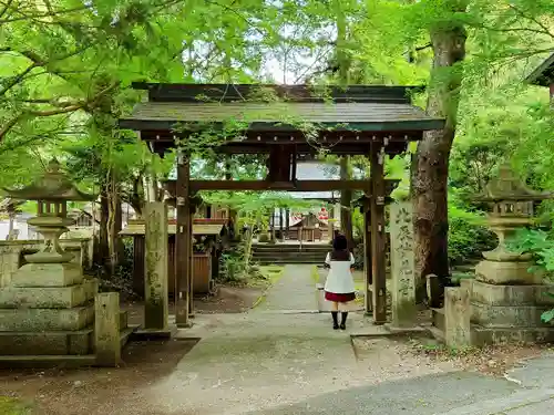 尾州内津妙見寺の山門