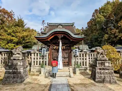 虫生神社の本殿