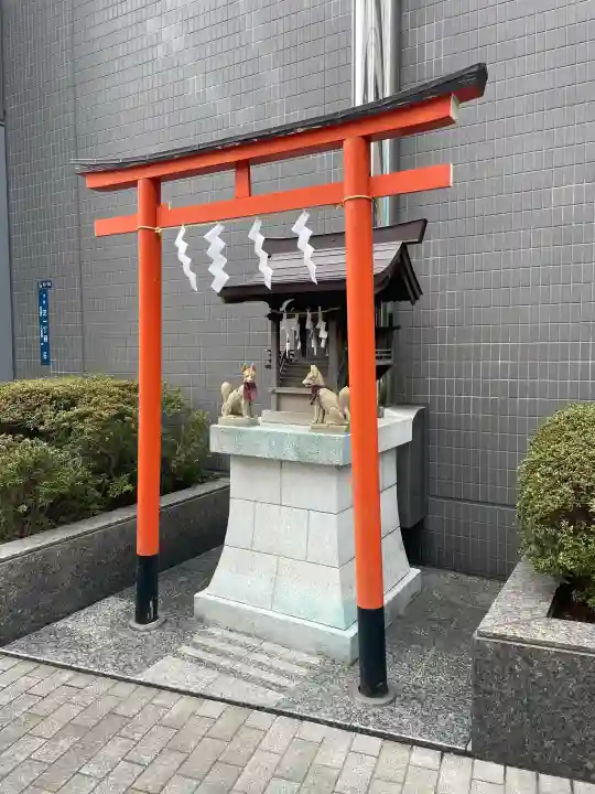 稲荷神社の{uncategorized: "未分類", other: "その他", undefined: "問題あり", building: "その他建物", grave: "お墓", sacred_gate: "鳥居", guardian: "狛犬", statue: "像", buddha: "仏像", history: "歴史", nature: "自然", garden: "庭園", animal: "動物", pagoda: "塔", temizu: "手水舎", mountain_gate: "山門・神門", sanctuary: "本殿・本堂", subordinate: "末社・摂社", art: "芸術", scenery: "景色", jizo: "地蔵", ema: "絵馬", goshuin: "御朱印", omikuji: "おみくじ", items: "授与品その他", amulet: "お守り", goshuincho: "御朱印帳", eats: "食事", festival: "お祭り", votive_dance: "神楽", shichigosan: "七五三参", wedding: "結婚式", experience: "体験その他", initially: "初詣", around: "周辺", anti_infection: "感染症対策"}