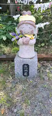 陽林寺の{uncategorized: "未分類", other: "その他", undefined: "問題あり", building: "その他建物", grave: "お墓", sacred_gate: "鳥居", guardian: "狛犬", statue: "像", buddha: "仏像", history: "歴史", nature: "自然", garden: "庭園", animal: "動物", pagoda: "塔", temizu: "手水舎", mountain_gate: "山門・神門", sanctuary: "本殿・本堂", subordinate: "末社・摂社", art: "芸術", scenery: "景色", jizo: "地蔵", ema: "絵馬", goshuin: "御朱印", omikuji: "おみくじ", items: "授与品その他", amulet: "お守り", goshuincho: "御朱印帳", eats: "食事", festival: "お祭り", votive_dance: "神楽", shichigosan: "七五三参", wedding: "結婚式", experience: "体験その他", initially: "初詣", around: "周辺", anti_infection: "感染症対策"}