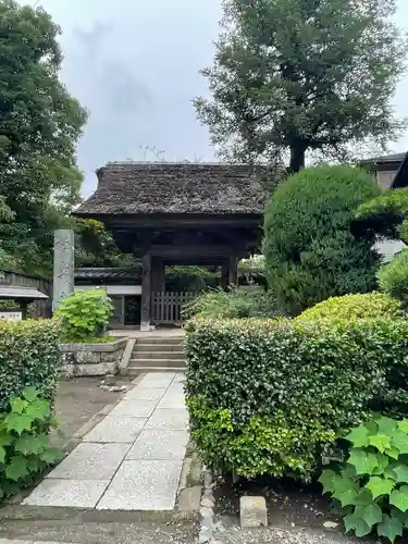 極楽寺（霊鷲山感應院極楽律寺）の山門・神門