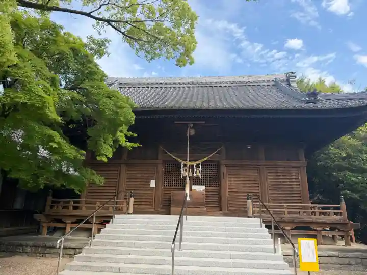 愛知県高浜市春日神社の{uncategorized: "未分類", other: "その他", undefined: "問題あり", building: "その他建物", grave: "お墓", sacred_gate: "鳥居", guardian: "狛犬", statue: "像", buddha: "仏像", history: "歴史", nature: "自然", garden: "庭園", animal: "動物", pagoda: "塔", temizu: "手水舎", mountain_gate: "山門・神門", sanctuary: "本殿・本堂", subordinate: "末社・摂社", art: "芸術", scenery: "景色", jizo: "地蔵", ema: "絵馬", goshuin: "御朱印", omikuji: "おみくじ", items: "授与品その他", amulet: "お守り", goshuincho: "御朱印帳", eats: "食事", festival: "お祭り", votive_dance: "神楽", shichigosan: "七五三参", wedding: "結婚式", experience: "体験その他", initially: "初詣", around: "周辺", anti_infection: "感染症対策"}