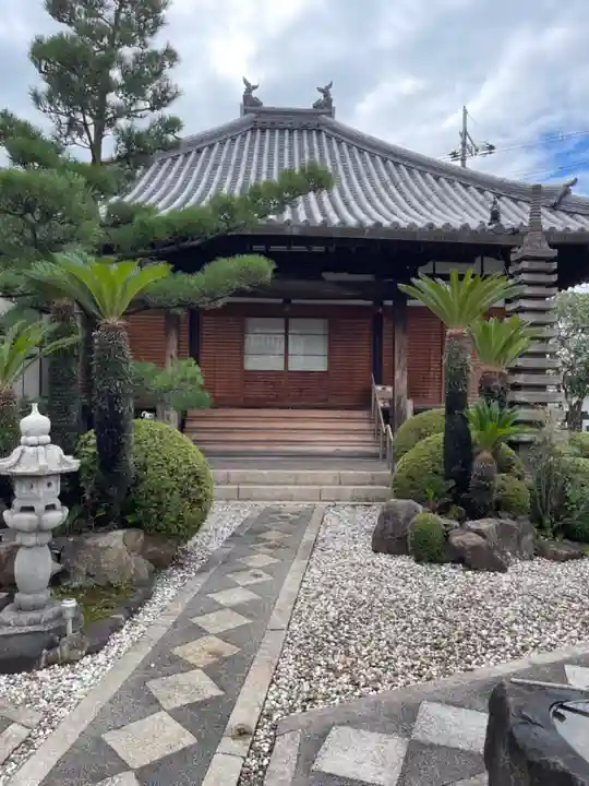 壺井寺の本殿・本堂