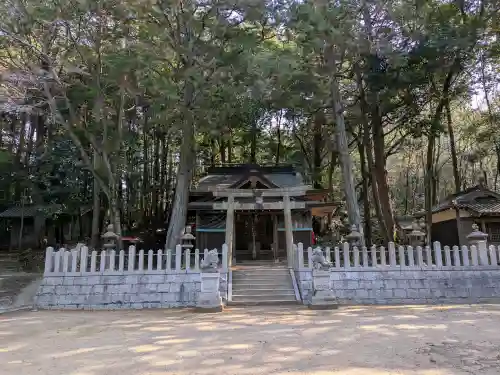 川除御霊神社の{uncategorized: "未分類", other: "その他", undefined: "問題あり", building: "その他建物", grave: "お墓", sacred_gate: "鳥居", guardian: "狛犬", statue: "像", buddha: "仏像", history: "歴史", nature: "自然", garden: "庭園", animal: "動物", pagoda: "塔", temizu: "手水舎", mountain_gate: "山門・神門", sanctuary: "本殿・本堂", subordinate: "末社・摂社", art: "芸術", scenery: "景色", jizo: "地蔵", ema: "絵馬", goshuin: "御朱印", omikuji: "おみくじ", items: "授与品その他", amulet: "お守り", goshuincho: "御朱印帳", eats: "食事", festival: "お祭り", votive_dance: "神楽", shichigosan: "七五三参", wedding: "結婚式", experience: "体験その他", initially: "初詣", around: "周辺", anti_infection: "感染症対策"}