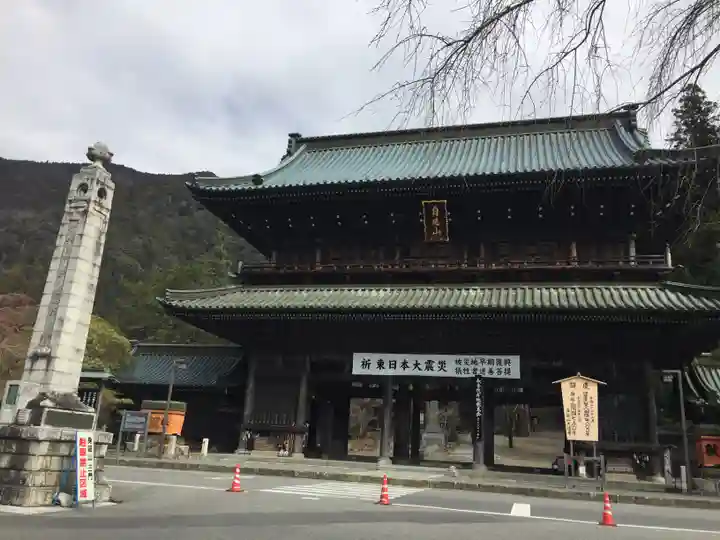 久遠寺の山門・神門