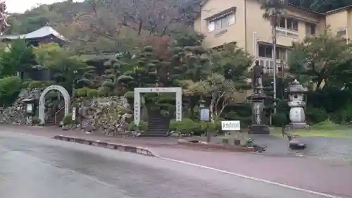 明石寺の山門