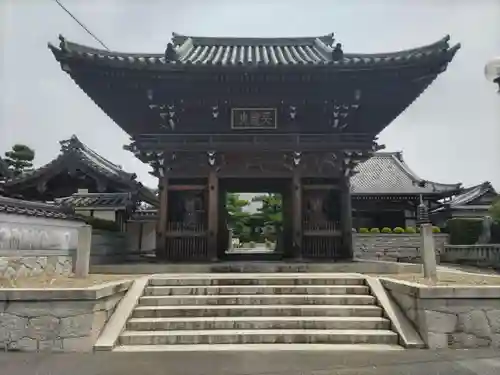 常楽寺の山門