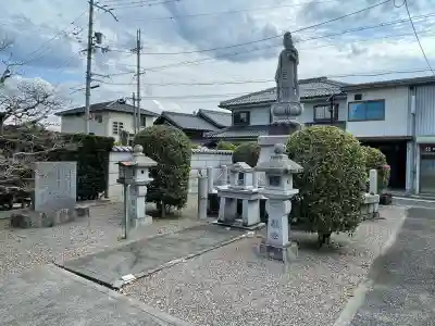 摂取院の{uncategorized: "未分類", other: "その他", undefined: "問題あり", building: "その他建物", grave: "お墓", sacred_gate: "鳥居", guardian: "狛犬", statue: "像", buddha: "仏像", history: "歴史", nature: "自然", garden: "庭園", animal: "動物", pagoda: "塔", temizu: "手水舎", mountain_gate: "山門・神門", sanctuary: "本殿・本堂", subordinate: "末社・摂社", art: "芸術", scenery: "景色", jizo: "地蔵", ema: "絵馬", goshuin: "御朱印", omikuji: "おみくじ", items: "授与品その他", amulet: "お守り", goshuincho: "御朱印帳", eats: "食事", festival: "お祭り", votive_dance: "神楽", shichigosan: "七五三参", wedding: "結婚式", experience: "体験その他", initially: "初詣", around: "周辺", anti_infection: "感染症対策"}