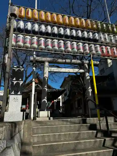 浅草富士浅間神社の{uncategorized: "未分類", other: "その他", undefined: "問題あり", building: "その他建物", grave: "お墓", sacred_gate: "鳥居", guardian: "狛犬", statue: "像", buddha: "仏像", history: "歴史", nature: "自然", garden: "庭園", animal: "動物", pagoda: "塔", temizu: "手水舎", mountain_gate: "山門・神門", sanctuary: "本殿・本堂", subordinate: "末社・摂社", art: "芸術", scenery: "景色", jizo: "地蔵", ema: "絵馬", goshuin: "御朱印", omikuji: "おみくじ", items: "授与品その他", amulet: "お守り", goshuincho: "御朱印帳", eats: "食事", festival: "お祭り", votive_dance: "神楽", shichigosan: "七五三参", wedding: "結婚式", experience: "体験その他", initially: "初詣", around: "周辺", anti_infection: "感染症対策"}