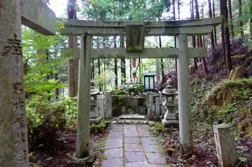 脳天大神龍王院の鳥居