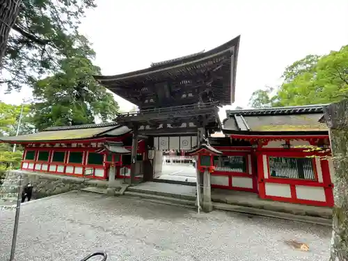 石上神宮の山門・神門