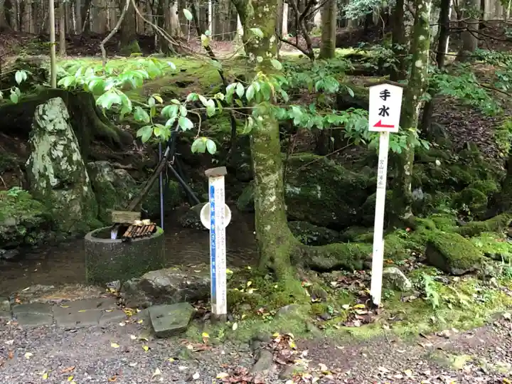 若狭彦神社(上社)の手水舎