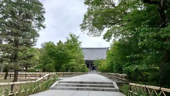 智積院の{uncategorized: "未分類", other: "その他", undefined: "問題あり", building: "その他建物", grave: "お墓", sacred_gate: "鳥居", guardian: "狛犬", statue: "像", buddha: "仏像", history: "歴史", nature: "自然", garden: "庭園", animal: "動物", pagoda: "塔", temizu: "手水舎", mountain_gate: "山門・神門", sanctuary: "本殿・本堂", subordinate: "末社・摂社", art: "芸術", scenery: "景色", jizo: "地蔵", ema: "絵馬", goshuin: "御朱印", omikuji: "おみくじ", items: "授与品その他", amulet: "お守り", goshuincho: "御朱印帳", eats: "食事", festival: "お祭り", votive_dance: "神楽", shichigosan: "七五三参", wedding: "結婚式", experience: "体験その他", initially: "初詣", around: "周辺", anti_infection: "感染症対策"}