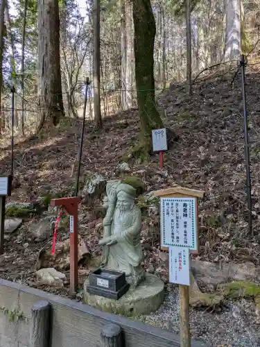 日光二荒山神社の{uncategorized: "未分類", other: "その他", undefined: "問題あり", building: "その他建物", grave: "お墓", sacred_gate: "鳥居", guardian: "狛犬", statue: "像", buddha: "仏像", history: "歴史", nature: "自然", garden: "庭園", animal: "動物", pagoda: "塔", temizu: "手水舎", mountain_gate: "山門・神門", sanctuary: "本殿・本堂", subordinate: "末社・摂社", art: "芸術", scenery: "景色", jizo: "地蔵", ema: "絵馬", goshuin: "御朱印", omikuji: "おみくじ", items: "授与品その他", amulet: "お守り", goshuincho: "御朱印帳", eats: "食事", festival: "お祭り", votive_dance: "神楽", shichigosan: "七五三参", wedding: "結婚式", experience: "体験その他", initially: "初詣", around: "周辺", anti_infection: "感染症対策"}