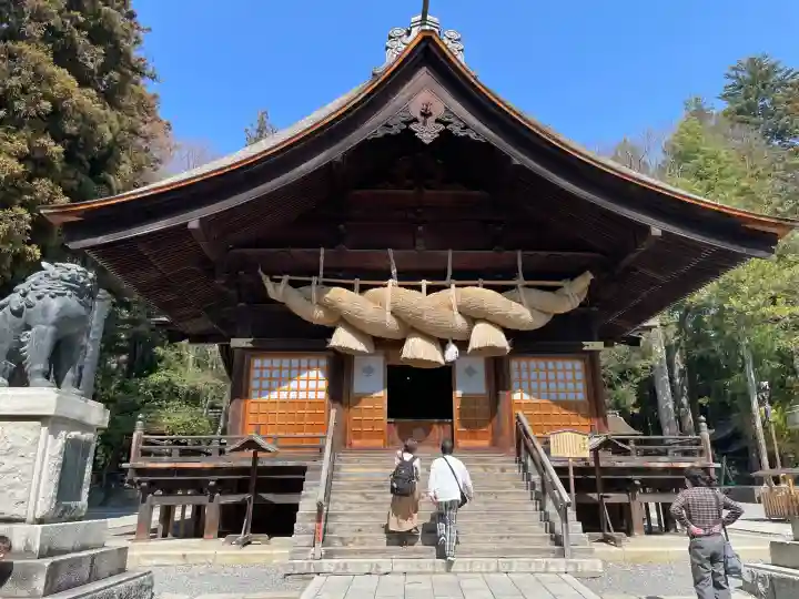 諏訪大社下社秋宮の{uncategorized: "未分類", other: "その他", undefined: "問題あり", building: "その他建物", grave: "お墓", sacred_gate: "鳥居", guardian: "狛犬", statue: "像", buddha: "仏像", history: "歴史", nature: "自然", garden: "庭園", animal: "動物", pagoda: "塔", temizu: "手水舎", mountain_gate: "山門・神門", sanctuary: "本殿・本堂", subordinate: "末社・摂社", art: "芸術", scenery: "景色", jizo: "地蔵", ema: "絵馬", goshuin: "御朱印", omikuji: "おみくじ", items: "授与品その他", amulet: "お守り", goshuincho: "御朱印帳", eats: "食事", festival: "お祭り", votive_dance: "神楽", shichigosan: "七五三参", wedding: "結婚式", experience: "体験その他", initially: "初詣", around: "周辺", anti_infection: "感染症対策"}