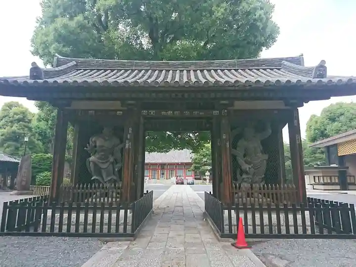 宝仙寺の山門・神門