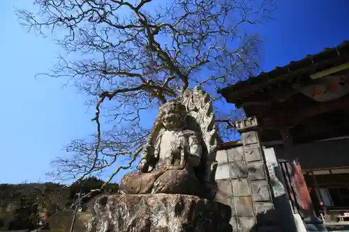 須我神社の像