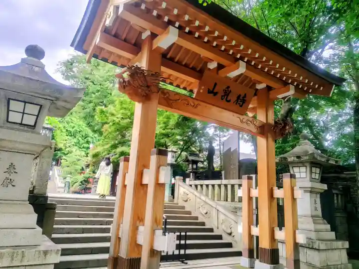 待乳山聖天(本龍院)の{uncategorized: "未分類", other: "その他", undefined: "問題あり", building: "その他建物", grave: "お墓", sacred_gate: "鳥居", guardian: "狛犬", statue: "像", buddha: "仏像", history: "歴史", nature: "自然", garden: "庭園", animal: "動物", pagoda: "塔", temizu: "手水舎", mountain_gate: "山門・神門", sanctuary: "本殿・本堂", subordinate: "末社・摂社", art: "芸術", scenery: "景色", jizo: "地蔵", ema: "絵馬", goshuin: "御朱印", omikuji: "おみくじ", items: "授与品その他", amulet: "お守り", goshuincho: "御朱印帳", eats: "食事", festival: "お祭り", votive_dance: "神楽", shichigosan: "七五三参", wedding: "結婚式", experience: "体験その他", initially: "初詣", around: "周辺", anti_infection: "感染症対策"}