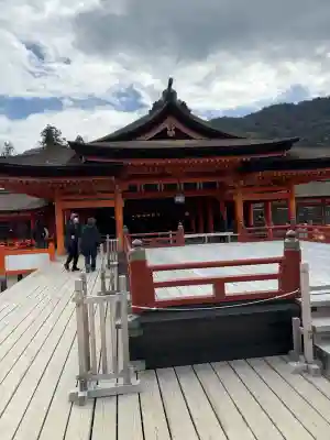 厳島神社の{uncategorized: "未分類", other: "その他", undefined: "問題あり", building: "その他建物", grave: "お墓", sacred_gate: "鳥居", guardian: "狛犬", statue: "像", buddha: "仏像", history: "歴史", nature: "自然", garden: "庭園", animal: "動物", pagoda: "塔", temizu: "手水舎", mountain_gate: "山門・神門", sanctuary: "本殿・本堂", subordinate: "末社・摂社", art: "芸術", scenery: "景色", jizo: "地蔵", ema: "絵馬", goshuin: "御朱印", omikuji: "おみくじ", items: "授与品その他", amulet: "お守り", goshuincho: "御朱印帳", eats: "食事", festival: "お祭り", votive_dance: "神楽", shichigosan: "七五三参", wedding: "結婚式", experience: "体験その他", initially: "初詣", around: "周辺", anti_infection: "感染症対策"}