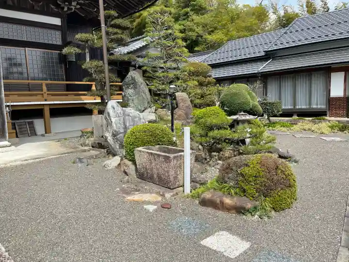 法興寺の{uncategorized: "未分類", other: "その他", undefined: "問題あり", building: "その他建物", grave: "お墓", sacred_gate: "鳥居", guardian: "狛犬", statue: "像", buddha: "仏像", history: "歴史", nature: "自然", garden: "庭園", animal: "動物", pagoda: "塔", temizu: "手水舎", mountain_gate: "山門・神門", sanctuary: "本殿・本堂", subordinate: "末社・摂社", art: "芸術", scenery: "景色", jizo: "地蔵", ema: "絵馬", goshuin: "御朱印", omikuji: "おみくじ", items: "授与品その他", amulet: "お守り", goshuincho: "御朱印帳", eats: "食事", festival: "お祭り", votive_dance: "神楽", shichigosan: "七五三参", wedding: "結婚式", experience: "体験その他", initially: "初詣", around: "周辺", anti_infection: "感染症対策"}