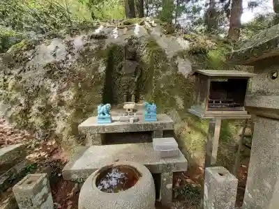 磐船神社の{uncategorized: "未分類", other: "その他", undefined: "問題あり", building: "その他建物", grave: "お墓", sacred_gate: "鳥居", guardian: "狛犬", statue: "像", buddha: "仏像", history: "歴史", nature: "自然", garden: "庭園", animal: "動物", pagoda: "塔", temizu: "手水舎", mountain_gate: "山門・神門", sanctuary: "本殿・本堂", subordinate: "末社・摂社", art: "芸術", scenery: "景色", jizo: "地蔵", ema: "絵馬", goshuin: "御朱印", omikuji: "おみくじ", items: "授与品その他", amulet: "お守り", goshuincho: "御朱印帳", eats: "食事", festival: "お祭り", votive_dance: "神楽", shichigosan: "七五三参", wedding: "結婚式", experience: "体験その他", initially: "初詣", around: "周辺", anti_infection: "感染症対策"}