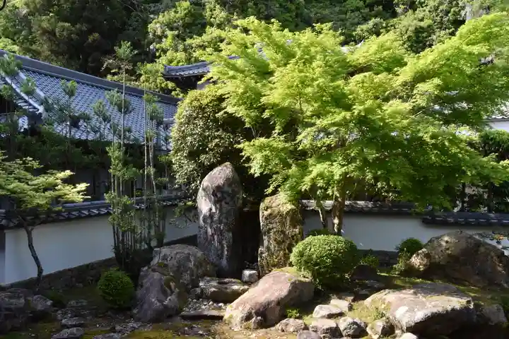 西教寺の庭園