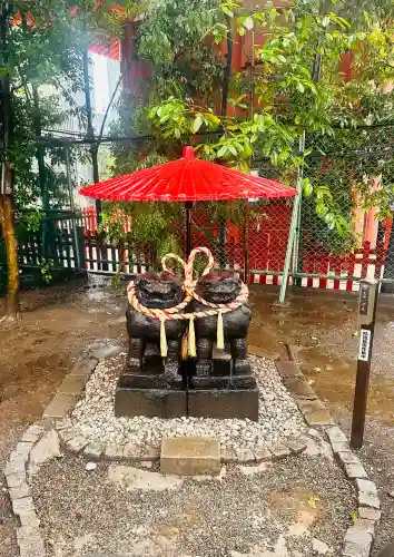 浅草神社の{uncategorized: "未分類", other: "その他", undefined: "問題あり", building: "その他建物", grave: "お墓", sacred_gate: "鳥居", guardian: "狛犬", statue: "像", buddha: "仏像", history: "歴史", nature: "自然", garden: "庭園", animal: "動物", pagoda: "塔", temizu: "手水舎", mountain_gate: "山門・神門", sanctuary: "本殿・本堂", subordinate: "末社・摂社", art: "芸術", scenery: "景色", jizo: "地蔵", ema: "絵馬", goshuin: "御朱印", omikuji: "おみくじ", items: "授与品その他", amulet: "お守り", goshuincho: "御朱印帳", eats: "食事", festival: "お祭り", votive_dance: "神楽", shichigosan: "七五三参", wedding: "結婚式", experience: "体験その他", initially: "初詣", around: "周辺", anti_infection: "感染症対策"}