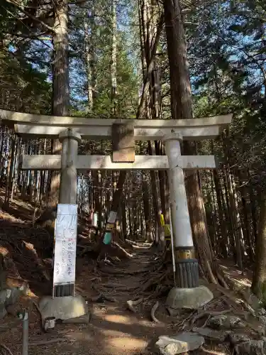 三峯神社奥宮の{uncategorized: "未分類", other: "その他", undefined: "問題あり", building: "その他建物", grave: "お墓", sacred_gate: "鳥居", guardian: "狛犬", statue: "像", buddha: "仏像", history: "歴史", nature: "自然", garden: "庭園", animal: "動物", pagoda: "塔", temizu: "手水舎", mountain_gate: "山門・神門", sanctuary: "本殿・本堂", subordinate: "末社・摂社", art: "芸術", scenery: "景色", jizo: "地蔵", ema: "絵馬", goshuin: "御朱印", omikuji: "おみくじ", items: "授与品その他", amulet: "お守り", goshuincho: "御朱印帳", eats: "食事", festival: "お祭り", votive_dance: "神楽", shichigosan: "七五三参", wedding: "結婚式", experience: "体験その他", initially: "初詣", around: "周辺", anti_infection: "感染症対策"}