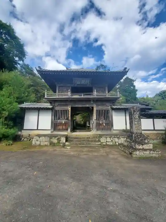 秩父札所三十二番 法性寺の山門・神門