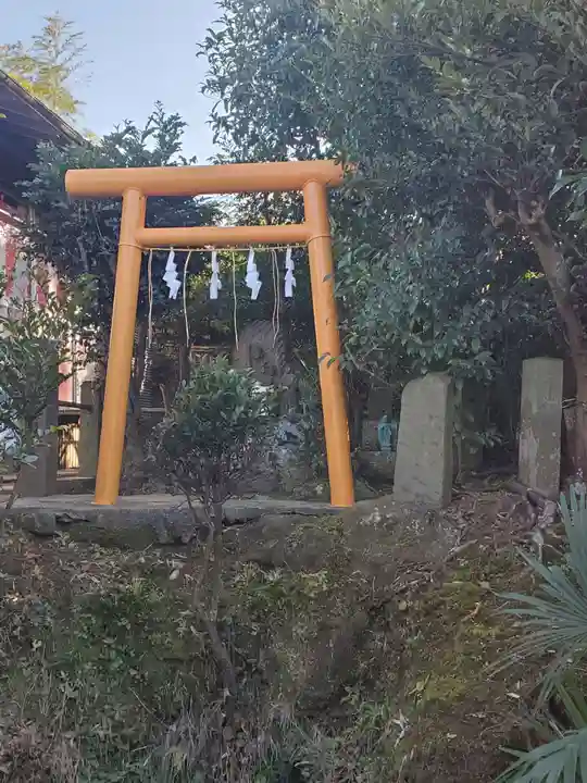 横浜御嶽神社の鳥居
