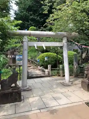 鳩森八幡神社の鳥居