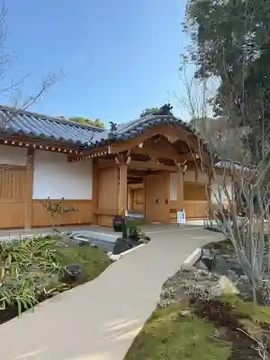 八事山 興正寺の{uncategorized: "未分類", other: "その他", undefined: "問題あり", building: "その他建物", grave: "お墓", sacred_gate: "鳥居", guardian: "狛犬", statue: "像", buddha: "仏像", history: "歴史", nature: "自然", garden: "庭園", animal: "動物", pagoda: "塔", temizu: "手水舎", mountain_gate: "山門・神門", sanctuary: "本殿・本堂", subordinate: "末社・摂社", art: "芸術", scenery: "景色", jizo: "地蔵", ema: "絵馬", goshuin: "御朱印", omikuji: "おみくじ", items: "授与品その他", amulet: "お守り", goshuincho: "御朱印帳", eats: "食事", festival: "お祭り", votive_dance: "神楽", shichigosan: "七五三参", wedding: "結婚式", experience: "体験その他", initially: "初詣", around: "周辺", anti_infection: "感染症対策"}