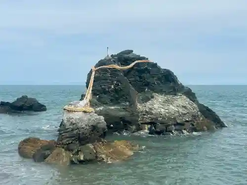 二見興玉神社の{uncategorized: "未分類", other: "その他", undefined: "問題あり", building: "その他建物", grave: "お墓", sacred_gate: "鳥居", guardian: "狛犬", statue: "像", buddha: "仏像", history: "歴史", nature: "自然", garden: "庭園", animal: "動物", pagoda: "塔", temizu: "手水舎", mountain_gate: "山門・神門", sanctuary: "本殿・本堂", subordinate: "末社・摂社", art: "芸術", scenery: "景色", jizo: "地蔵", ema: "絵馬", goshuin: "御朱印", omikuji: "おみくじ", items: "授与品その他", amulet: "お守り", goshuincho: "御朱印帳", eats: "食事", festival: "お祭り", votive_dance: "神楽", shichigosan: "七五三参", wedding: "結婚式", experience: "体験その他", initially: "初詣", around: "周辺", anti_infection: "感染症対策"}