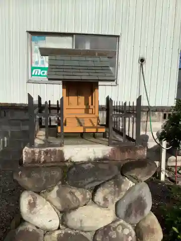 井高サイクル横の不明神社の本殿・本堂
