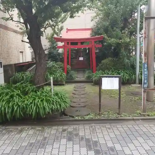 上布田稲荷神社の鳥居