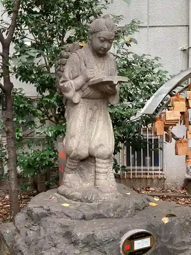 花園神社の像