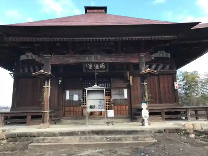 龍石寺の本殿・本堂