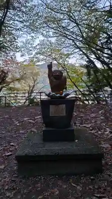 楯岩鬼怒姫神社の像