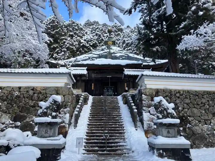 法楽寺の本殿・本堂