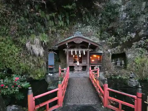 銭洗弁財天宇賀福神社(神奈川県)