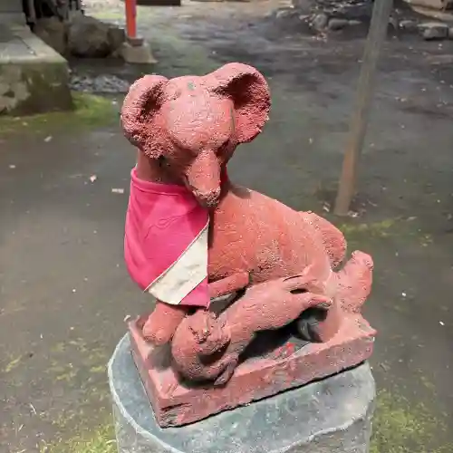 四本木稲荷神社の{uncategorized: "未分類", other: "その他", undefined: "問題あり", building: "その他建物", grave: "お墓", sacred_gate: "鳥居", guardian: "狛犬", statue: "像", buddha: "仏像", history: "歴史", nature: "自然", garden: "庭園", animal: "動物", pagoda: "塔", temizu: "手水舎", mountain_gate: "山門・神門", sanctuary: "本殿・本堂", subordinate: "末社・摂社", art: "芸術", scenery: "景色", jizo: "地蔵", ema: "絵馬", goshuin: "御朱印", omikuji: "おみくじ", items: "授与品その他", amulet: "お守り", goshuincho: "御朱印帳", eats: "食事", festival: "お祭り", votive_dance: "神楽", shichigosan: "七五三参", wedding: "結婚式", experience: "体験その他", initially: "初詣", around: "周辺", anti_infection: "感染症対策"}
