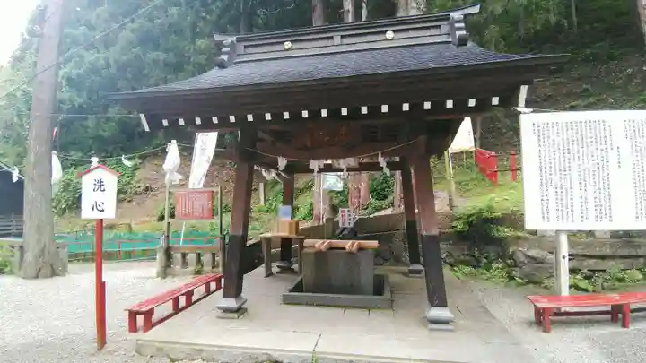 梨郷神社の手水舎