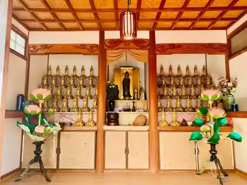 朝日寺の本殿・本堂