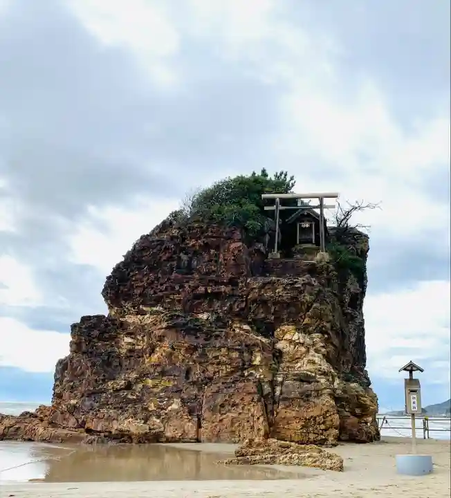 稲佐の浜 弁天島(島根県)