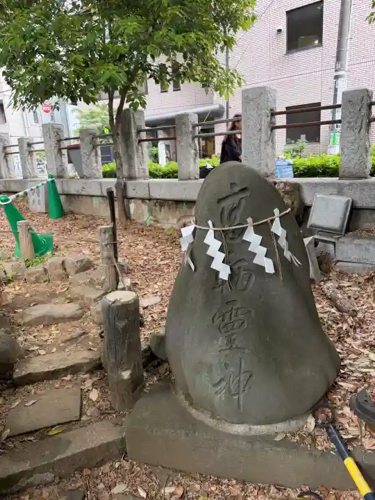 千駄ヶ谷冨士浅間神社の{uncategorized: "未分類", other: "その他", undefined: "問題あり", building: "その他建物", grave: "お墓", sacred_gate: "鳥居", guardian: "狛犬", statue: "像", buddha: "仏像", history: "歴史", nature: "自然", garden: "庭園", animal: "動物", pagoda: "塔", temizu: "手水舎", mountain_gate: "山門・神門", sanctuary: "本殿・本堂", subordinate: "末社・摂社", art: "芸術", scenery: "景色", jizo: "地蔵", ema: "絵馬", goshuin: "御朱印", omikuji: "おみくじ", items: "授与品その他", amulet: "お守り", goshuincho: "御朱印帳", eats: "食事", festival: "お祭り", votive_dance: "神楽", shichigosan: "七五三参", wedding: "結婚式", experience: "体験その他", initially: "初詣", around: "周辺", anti_infection: "感染症対策"}