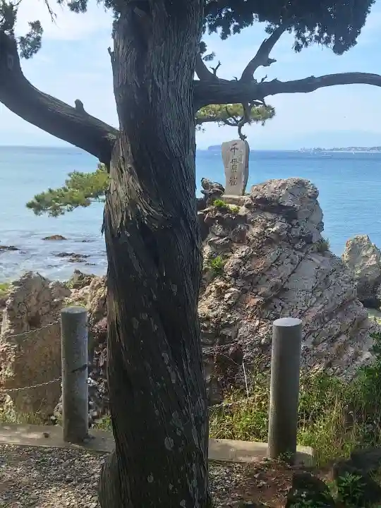 森戸大明神(森戸神社)の{uncategorized: "未分類", other: "その他", undefined: "問題あり", building: "その他建物", grave: "お墓", sacred_gate: "鳥居", guardian: "狛犬", statue: "像", buddha: "仏像", history: "歴史", nature: "自然", garden: "庭園", animal: "動物", pagoda: "塔", temizu: "手水舎", mountain_gate: "山門・神門", sanctuary: "本殿・本堂", subordinate: "末社・摂社", art: "芸術", scenery: "景色", jizo: "地蔵", ema: "絵馬", goshuin: "御朱印", omikuji: "おみくじ", items: "授与品その他", amulet: "お守り", goshuincho: "御朱印帳", eats: "食事", festival: "お祭り", votive_dance: "神楽", shichigosan: "七五三参", wedding: "結婚式", experience: "体験その他", initially: "初詣", around: "周辺", anti_infection: "感染症対策"}