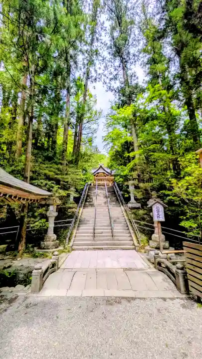 宝登山神社の{uncategorized: "未分類", other: "その他", undefined: "問題あり", building: "その他建物", grave: "お墓", sacred_gate: "鳥居", guardian: "狛犬", statue: "像", buddha: "仏像", history: "歴史", nature: "自然", garden: "庭園", animal: "動物", pagoda: "塔", temizu: "手水舎", mountain_gate: "山門・神門", sanctuary: "本殿・本堂", subordinate: "末社・摂社", art: "芸術", scenery: "景色", jizo: "地蔵", ema: "絵馬", goshuin: "御朱印", omikuji: "おみくじ", items: "授与品その他", amulet: "お守り", goshuincho: "御朱印帳", eats: "食事", festival: "お祭り", votive_dance: "神楽", shichigosan: "七五三参", wedding: "結婚式", experience: "体験その他", initially: "初詣", around: "周辺", anti_infection: "感染症対策"}