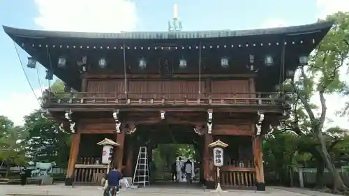 石切劔箭神社の山門