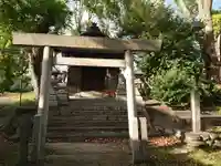 雷社・須佐之男社の鳥居